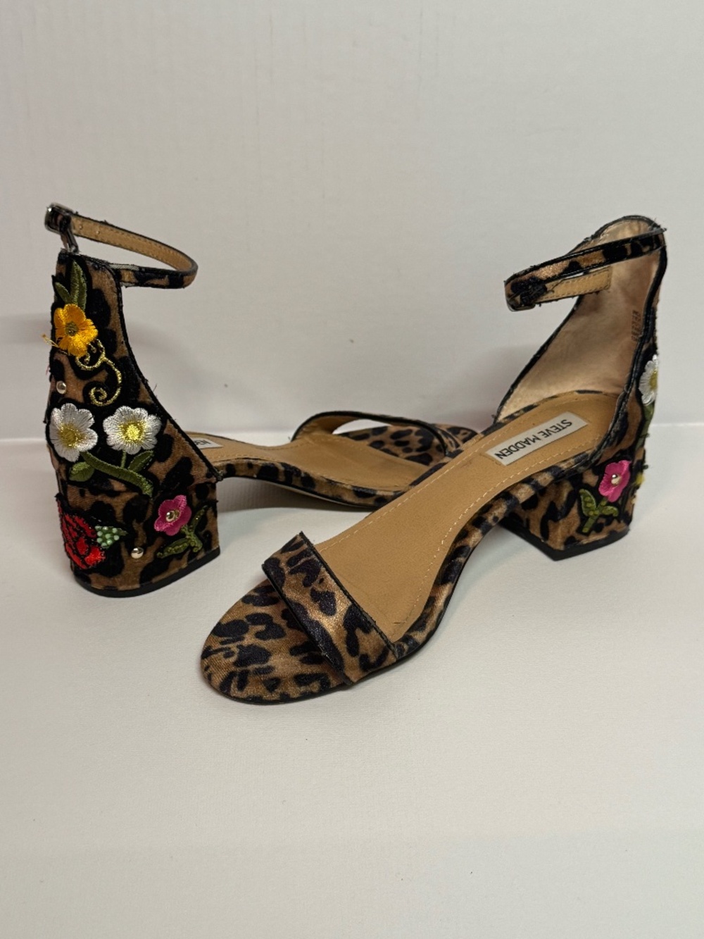 Steve Madden INCA Leopard Embroidered Block Heel Sandals Size 7.5